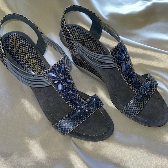 NEW YORK TRANSIT Embellished Cutout Wedges Snakeskin Print Stretch Ankle 8.5 New - Picture 8 of 14